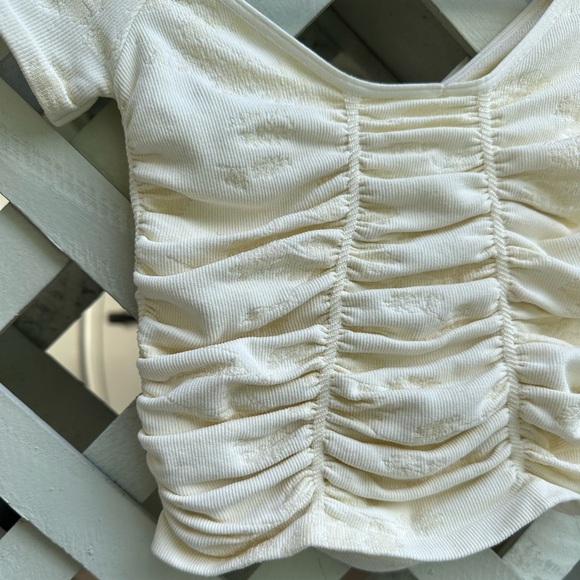 ❤️Free People Ruched Floral Top - Picture 2 of 3